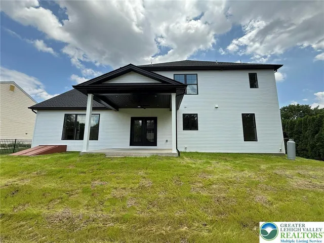 a view of empty room with wooden floor and ceiling fan