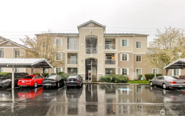 $320,000 | 18615 101st Ave Court East, Unit J 262, Puyallup, WA 98375