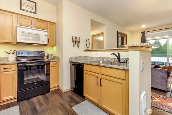 $320,000 | 18615 101st Ave Court East, Unit J 262, Puyallup, WA 98375