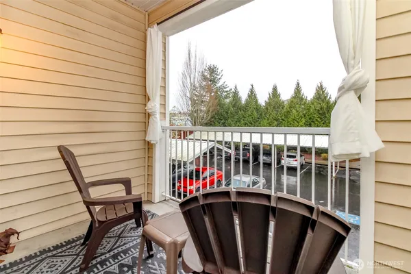 $320,000 | 18615 101st Ave Court East, Unit J 262, Puyallup, WA 98375