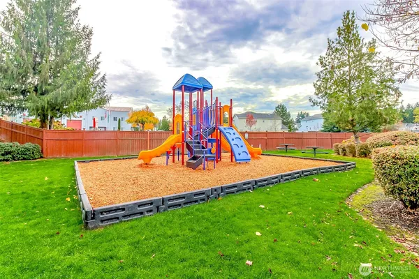 $320,000 | 18615 101st Ave Court East, Unit J 262, Puyallup, WA 98375