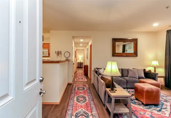 $320,000 | 18615 101st Ave Court East, Unit J 262, Puyallup, WA 98375