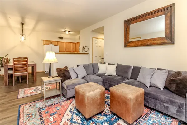 $320,000 | 18615 101st Ave Court East, Unit J 262, Puyallup, WA 98375