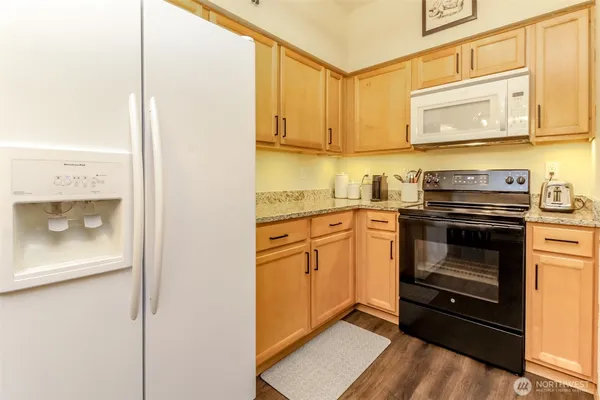 $320,000 | 18615 101st Ave Court East, Unit J 262, Puyallup, WA 98375