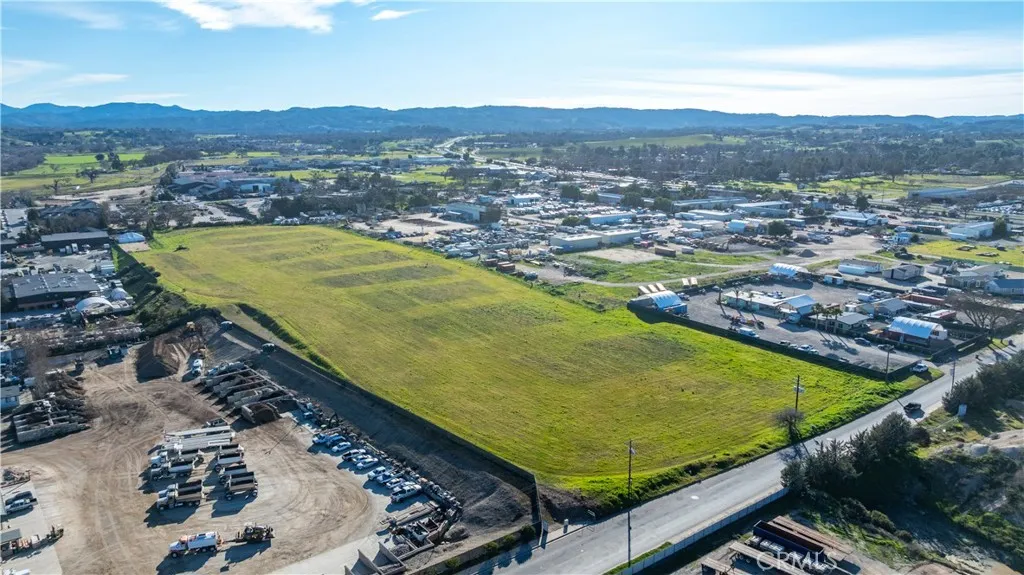 0 Volpi Ysabel Road Paso Robles, CA 93446 - Photo 7 of 17 a view of a tennis court