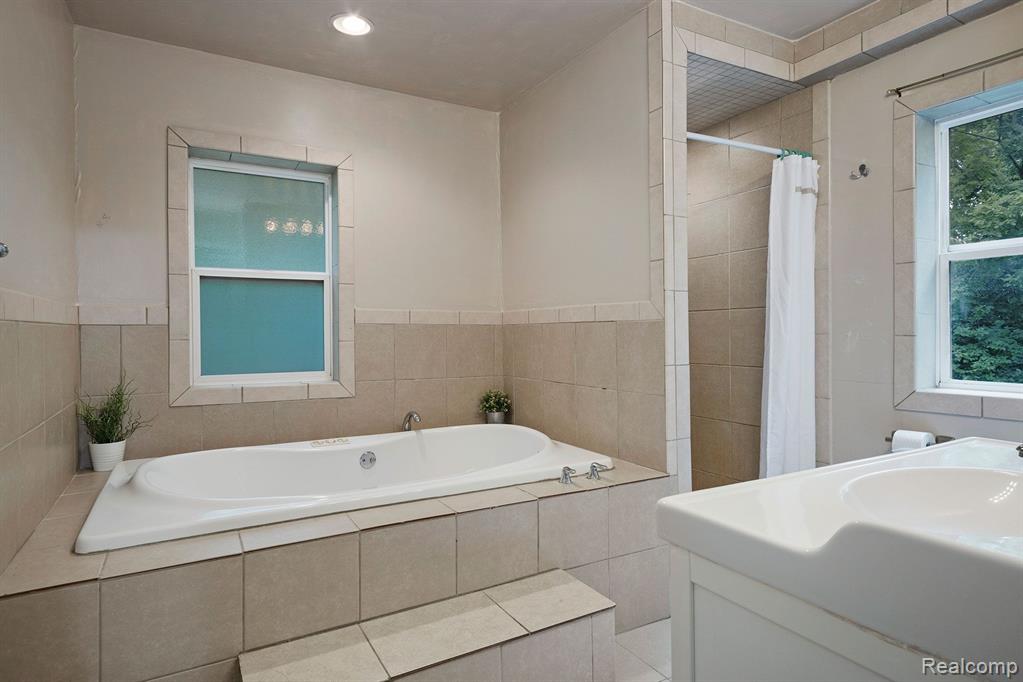 1187 East Avon Road Rochester, MI 48307 - Photo 12 of 25