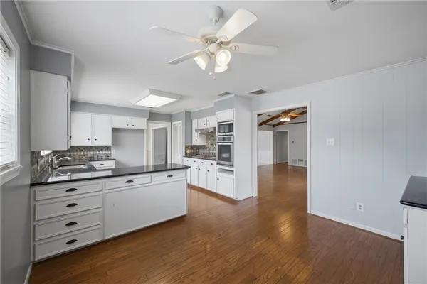 $395,000 | 2104 Carter Creek Parkway, Bryan, TX 77802