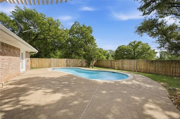$395,000 | 2104 Carter Creek Parkway, Bryan, TX 77802