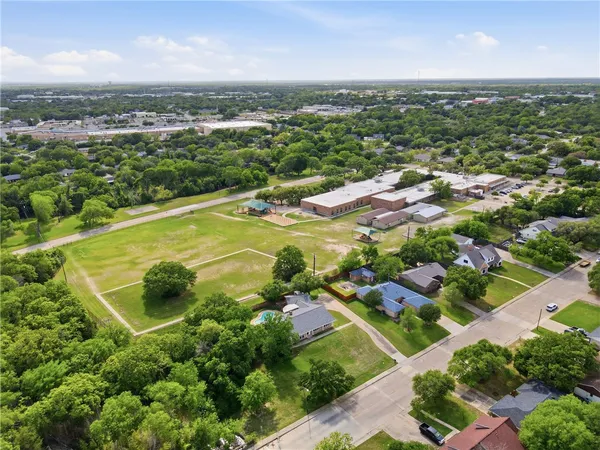 $395,000 | 2104 Carter Creek Parkway, Bryan, TX 77802