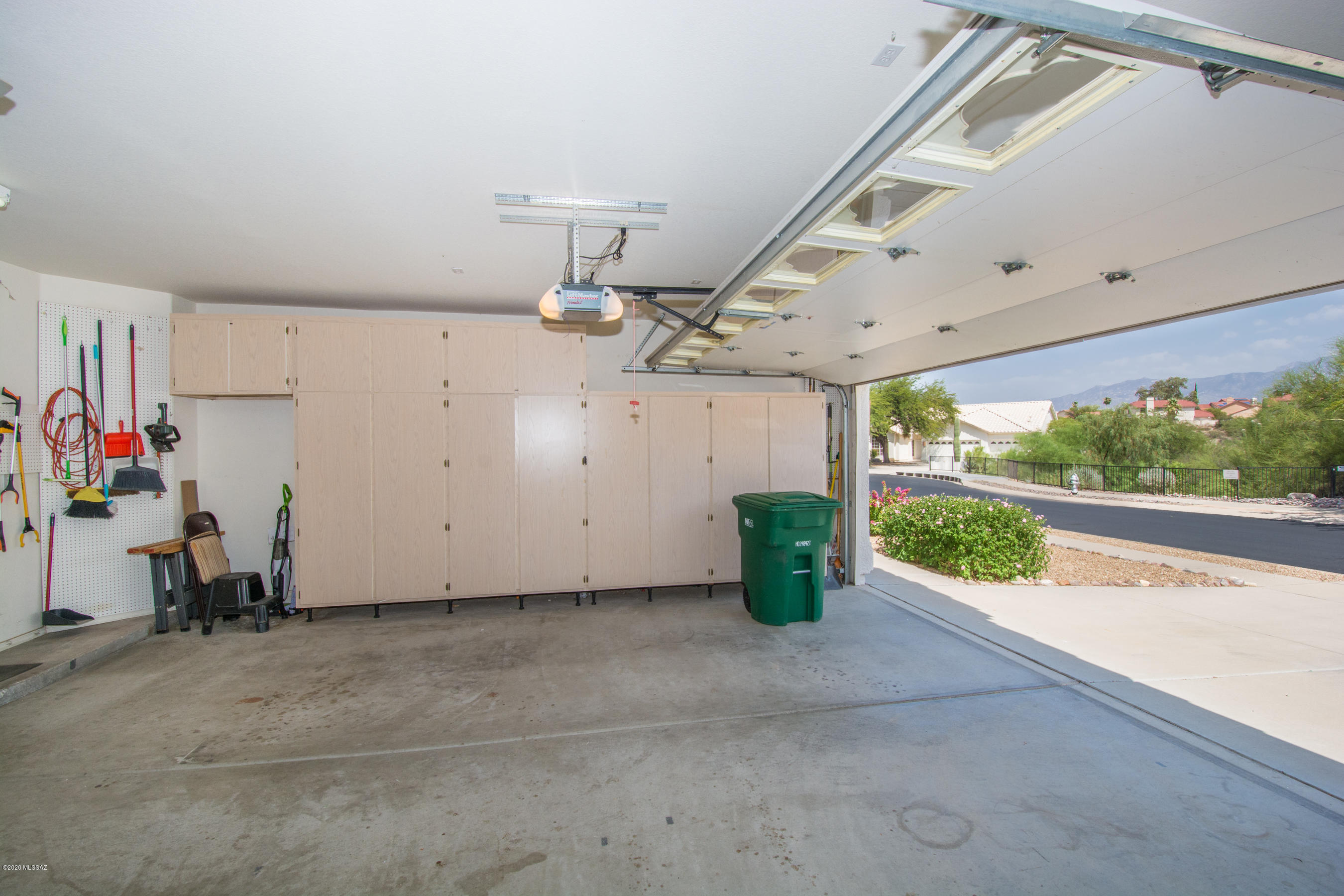 11341 Silver Pheasant Loop Oro Valley, AZ 85737 - Photo 37 of 41 a view of a garage