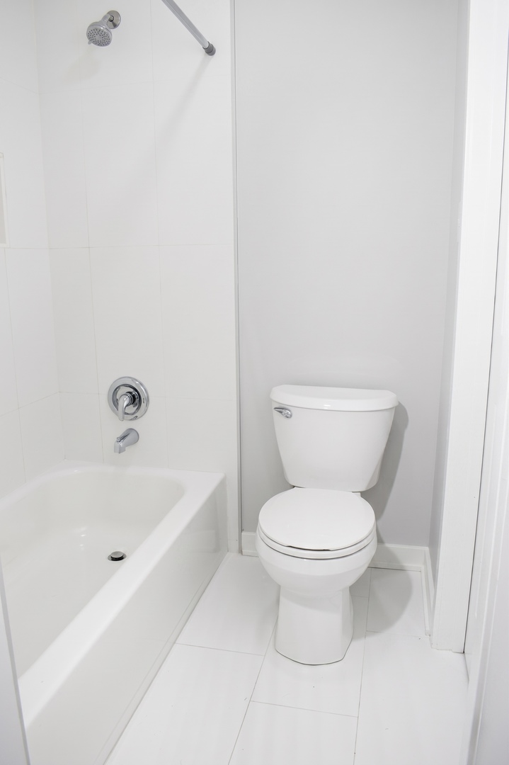 890 Sheldon Court, Unit D Wheaton, IL 60189 - Photo 6 of 12