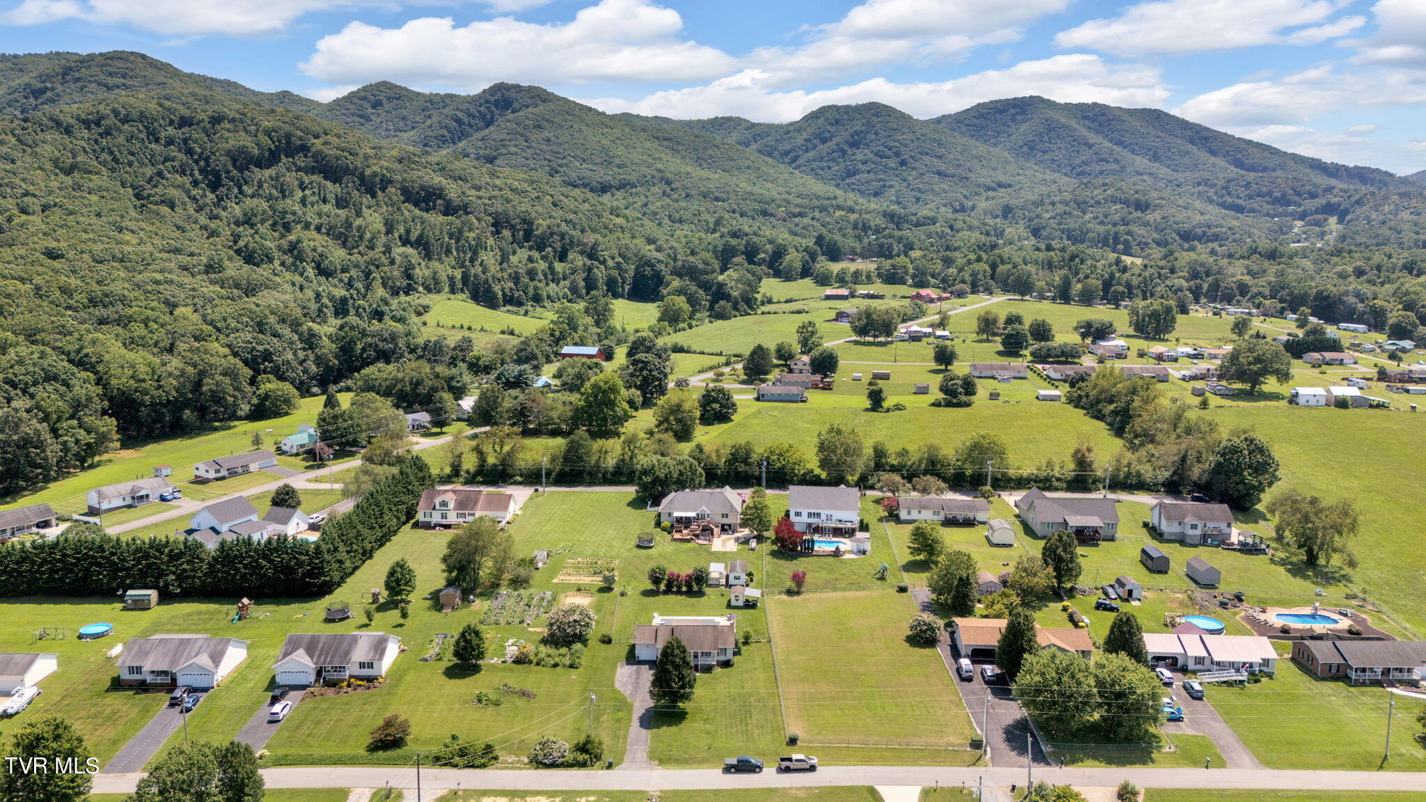 127 Hamilton Road Elizabethton, TN 37643 - Photo 42 of 46 9-web-or-mls-DJI_20240812143433_0189_D