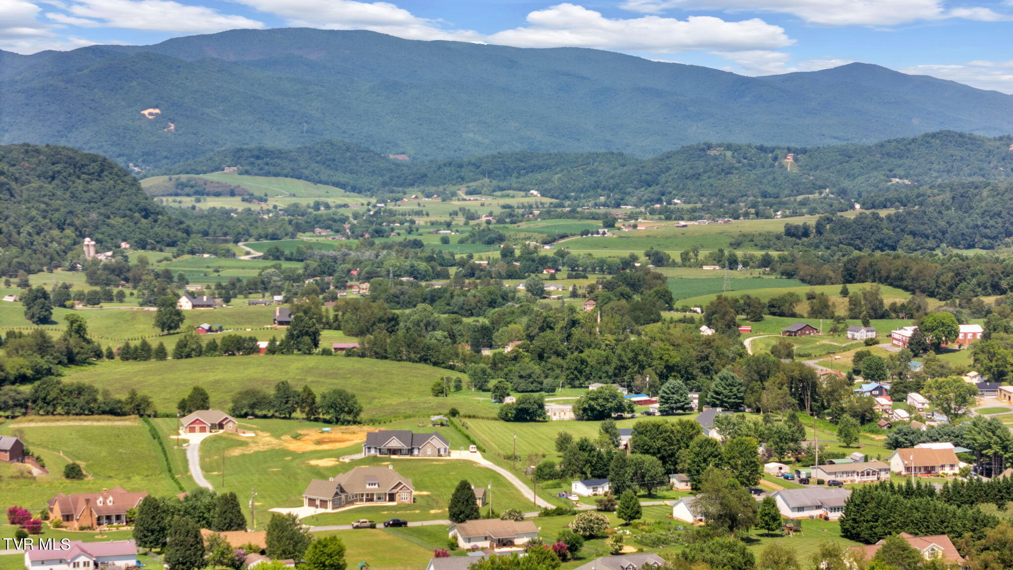 127 Hamilton Road Elizabethton, TN 37643 - Photo 44 of 46 11-web-or-mls-DJI_20240812143804_0199_D