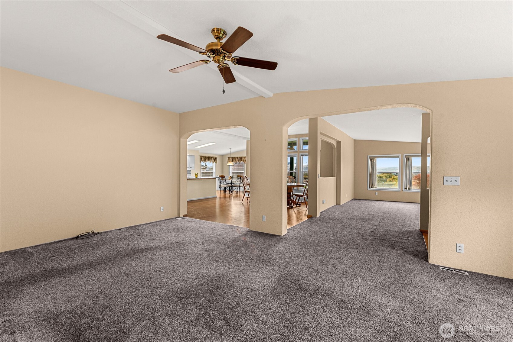 420 Sunnyslope Heights Road Wenatchee, WA 98801 - Photo 11 of 40 a view of a livingroom with a ceiling fan