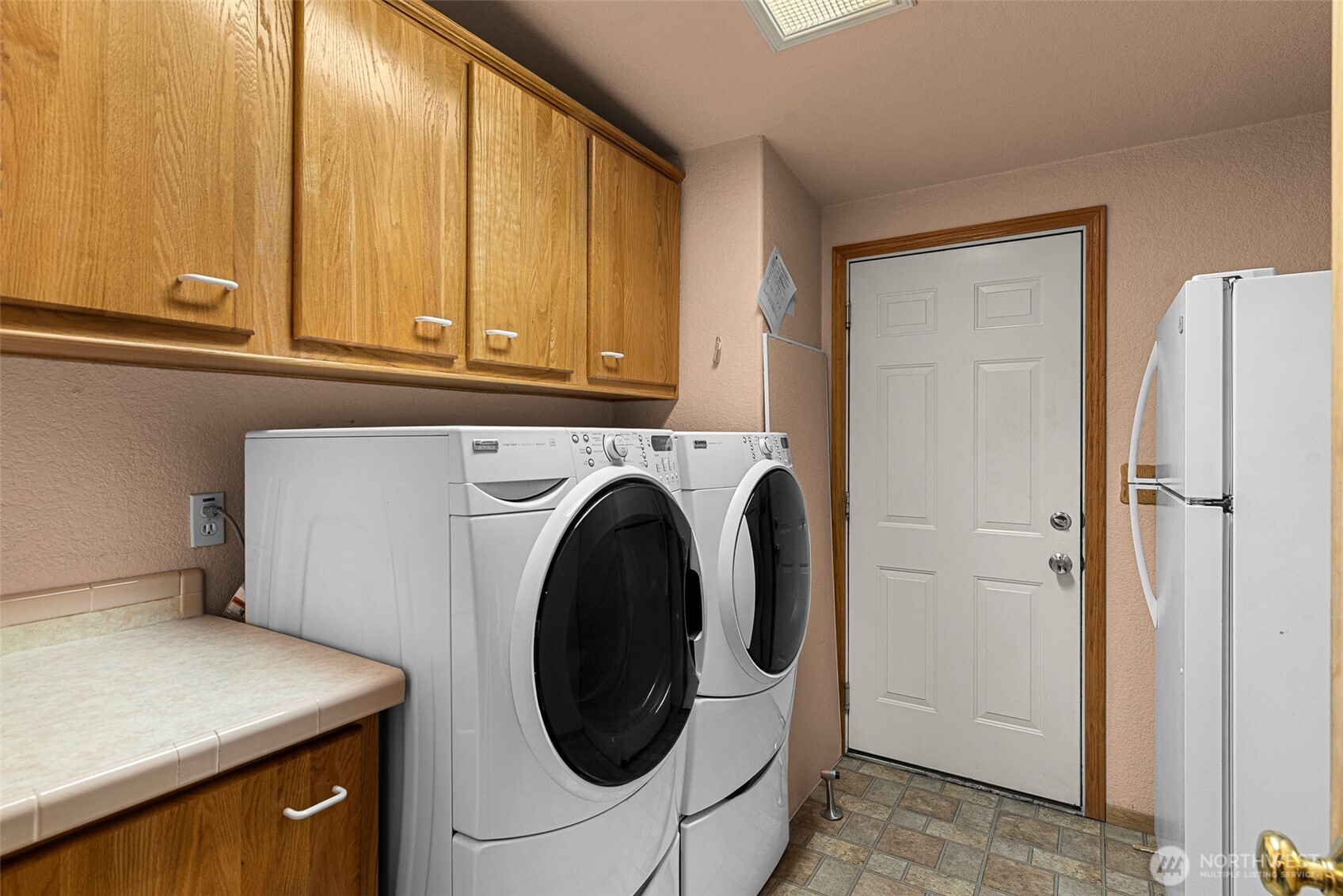 420 Sunnyslope Heights Road Wenatchee, WA 98801 - Photo 34 of 40 a utility room with dryer and washer