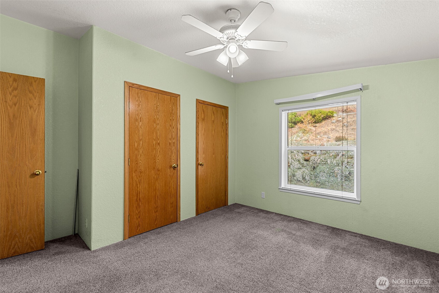 420 Sunnyslope Heights Road Wenatchee, WA 98801 - Photo 35 of 40 a view of an empty room with a window