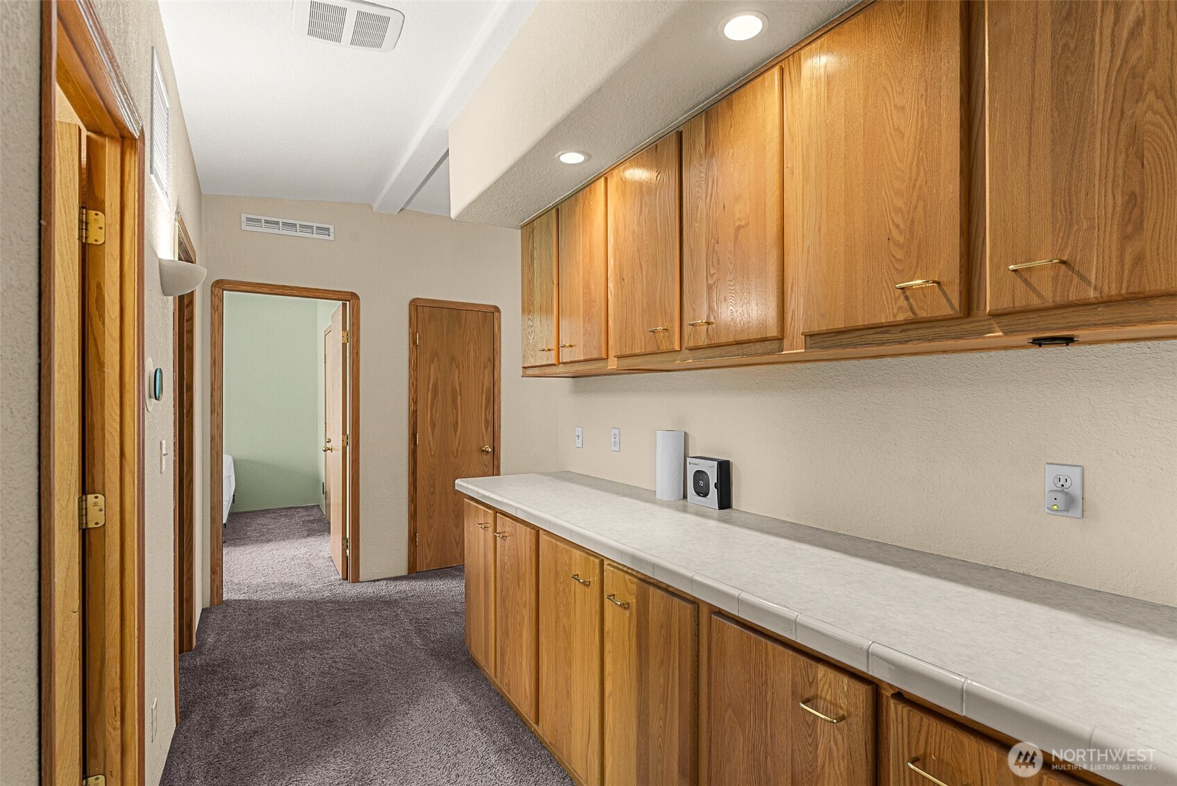 420 Sunnyslope Heights Road Wenatchee, WA 98801 - Photo 36 of 40 a view of a kitchen with electric appliances