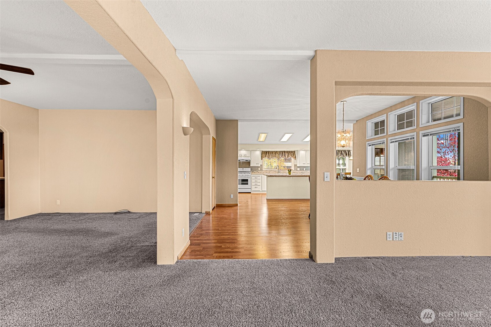 420 Sunnyslope Heights Road Wenatchee, WA 98801 - Photo 8 of 40 a view of empty room with wooden floor