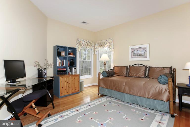 12705 Travilah Road Potomac, MD 20854 - Photo 7 of 29 Bedroom