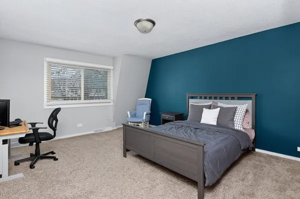 $589,000 | 1919 Coach Drive, Naperville, IL 60565
