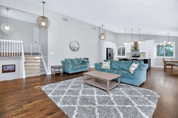 $589,000 | 1919 Coach Drive, Naperville, IL 60565