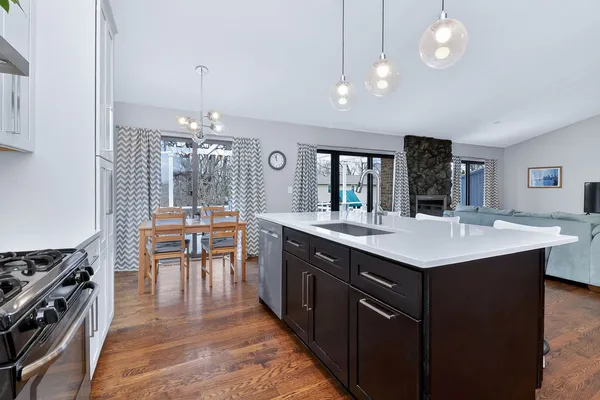 $589,000 | 1919 Coach Drive, Naperville, IL 60565