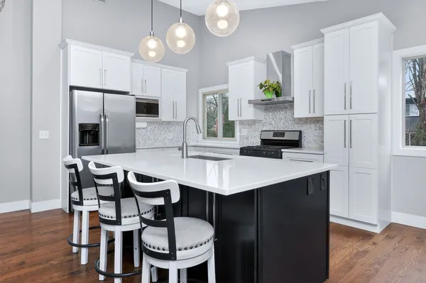 $589,000 | 1919 Coach Drive, Naperville, IL 60565