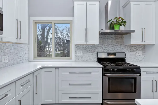 $589,000 | 1919 Coach Drive, Naperville, IL 60565