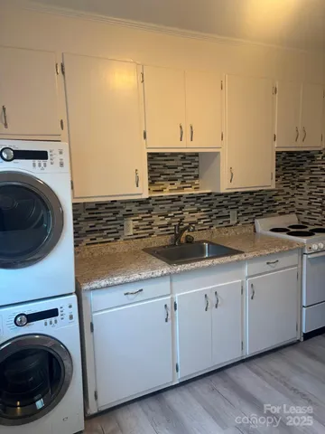 $1,000 | 218 Grandin Road, Unit 3, Charlotte, NC 28208