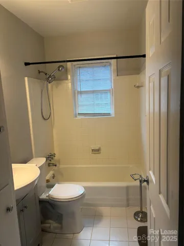 $1,000 | 218 Grandin Road, Unit 3, Charlotte, NC 28208