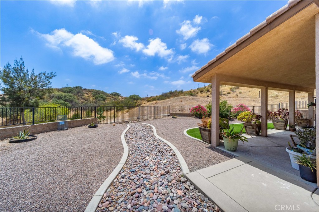 13675 Davenport Road Agua Dulce, CA 91390 - Photo 34 of 51 backyard