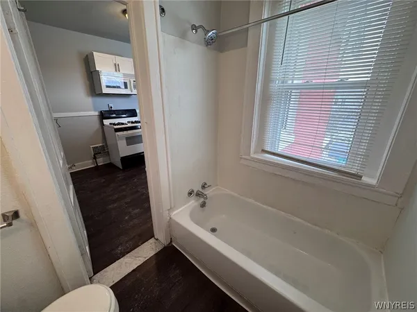 $1,100 | 856 Niagara Street, Buffalo, NY 14213