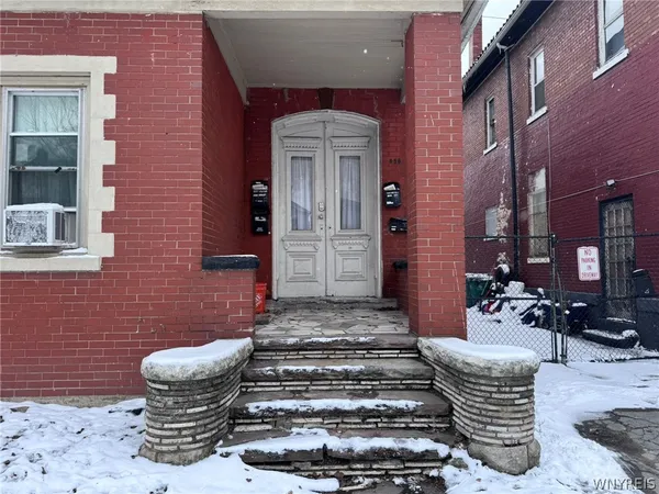 $1,100 | 856 Niagara Street, Buffalo, NY 14213