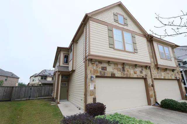 $2,300 | 12211 Stellano Lane, Richmond, TX 77406