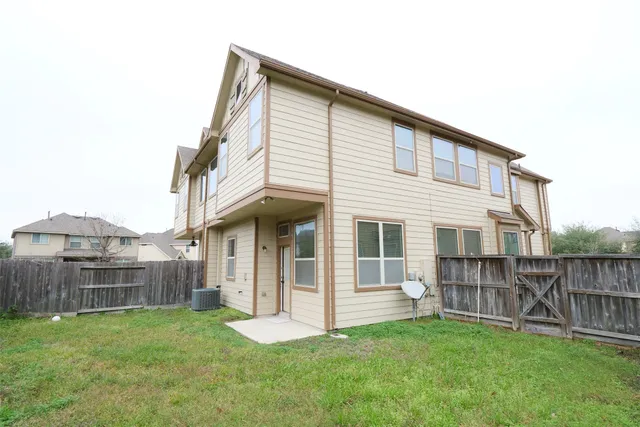 $2,300 | 12211 Stellano Lane, Richmond, TX 77406