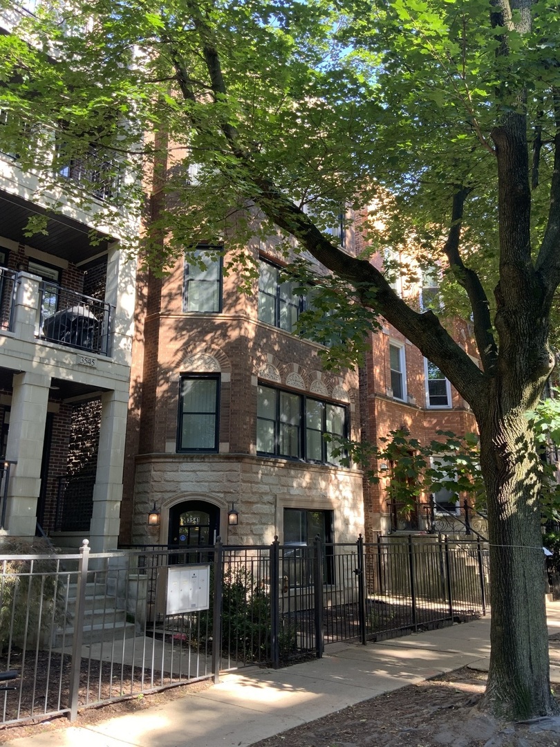 3541 North Reta Avenue, Unit 3 Chicago, IL 60657 - Photo 2 of 27