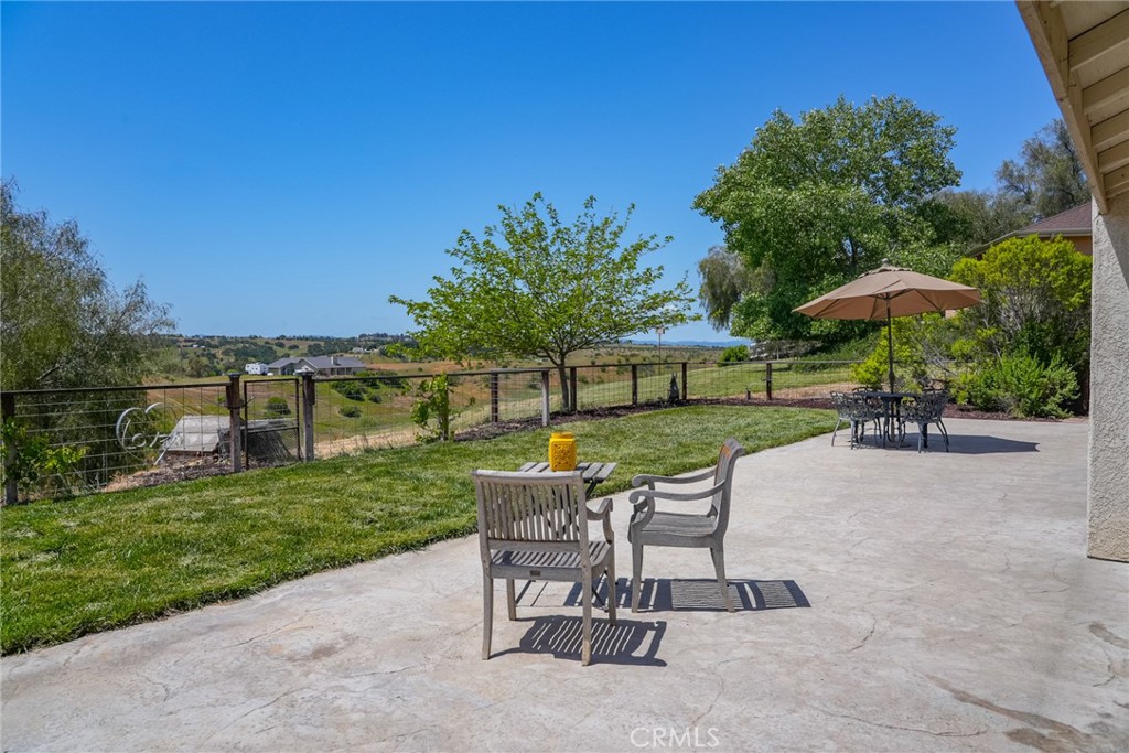 5950 Forked Horn Place Paso Robles, CA 93446 - Photo 24 of 31 a view of a table and chairs in backyard under a large tree