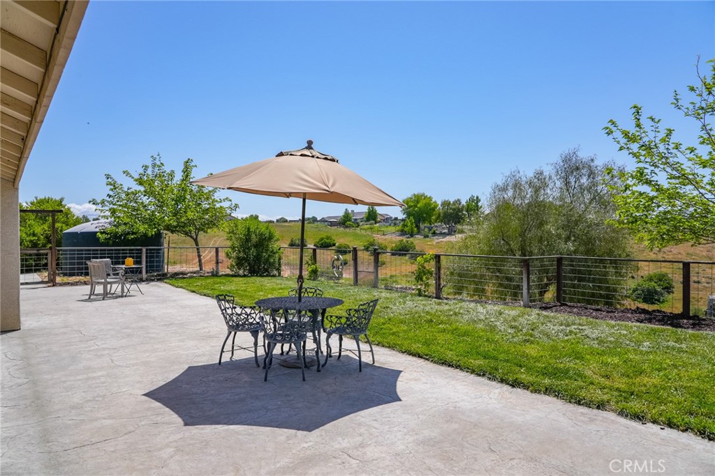 5950 Forked Horn Place Paso Robles, CA 93446 - Photo 25 of 31 a patio with a table and chairs under an umbrella