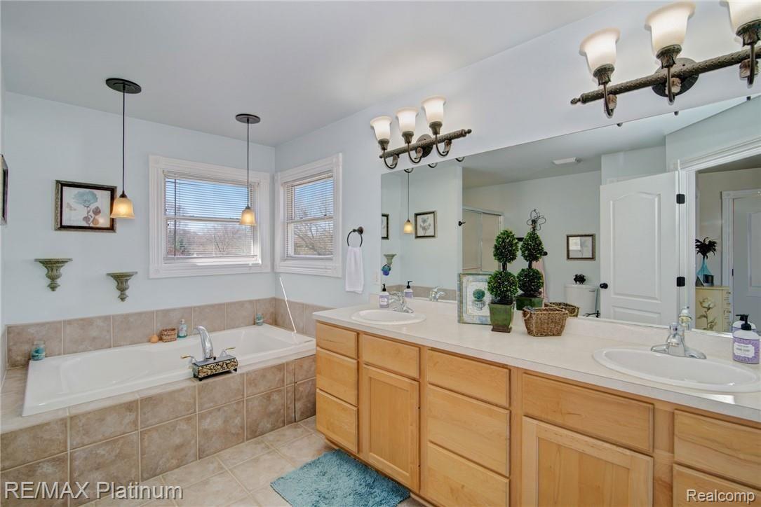 629 Brighton Lake Road Brighton, MI 48116 - Photo 18 of 45 Master ensuite dual vanity and soaker tub