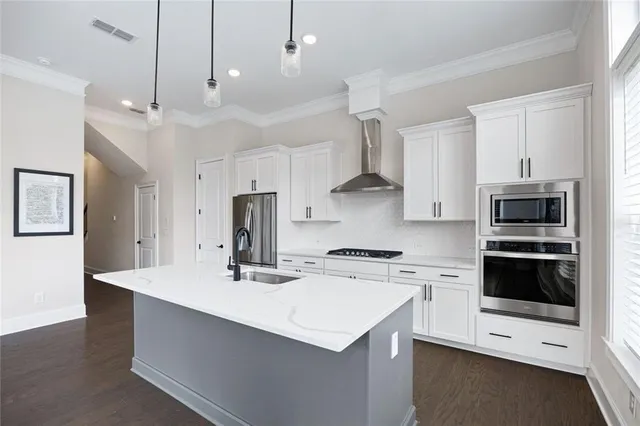 $549,900 | 109 Village Green Avenue, Woodstock, GA 30189