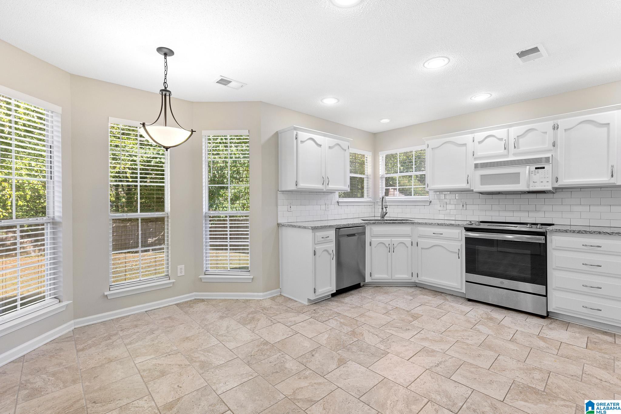 152 Lake Terrace Alabaster, AL 35007 - Photo 11 of 23