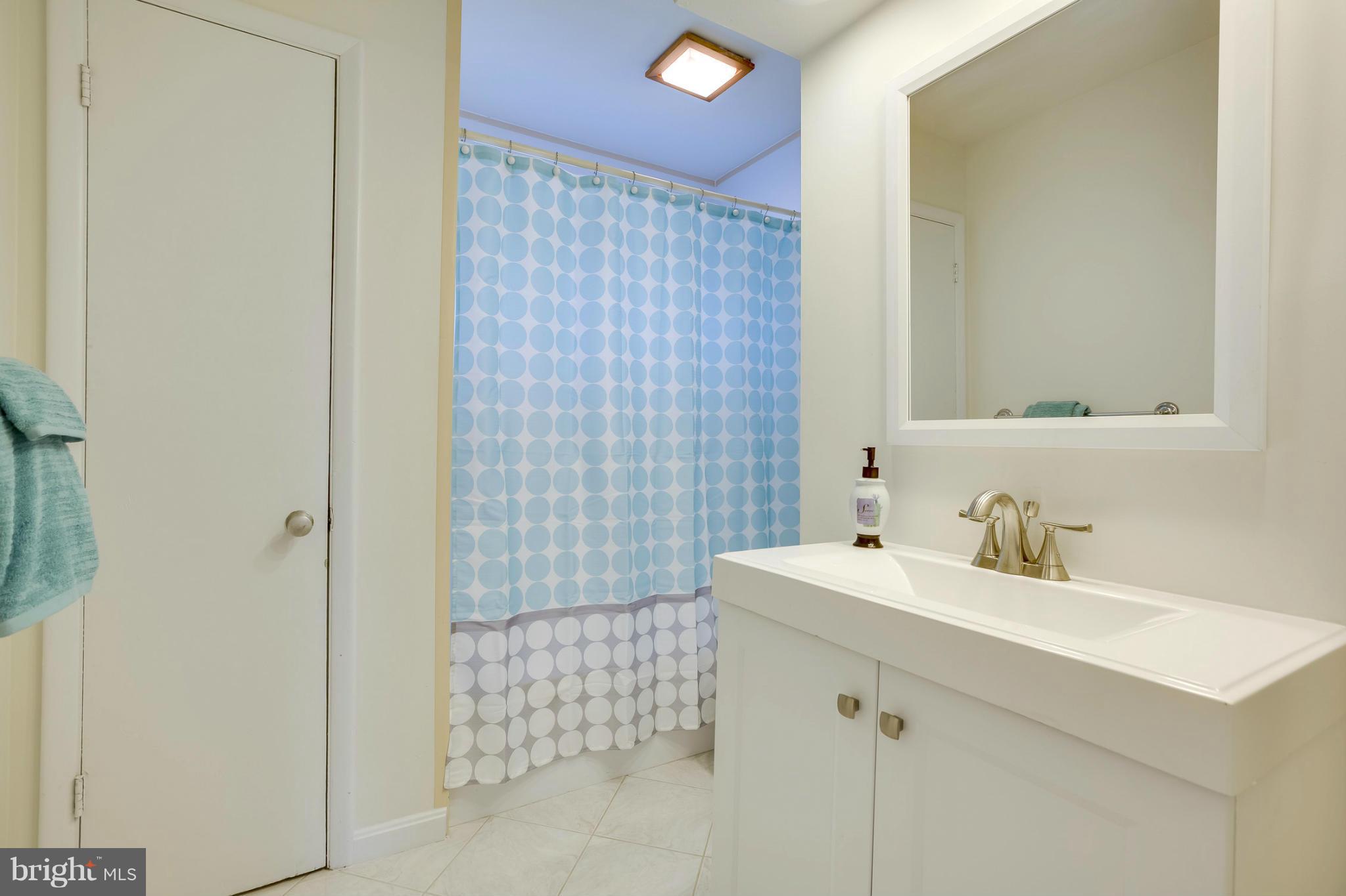 1253 Roundtop Road Odenton, MD 21113 - Photo 12 of 30 Bath