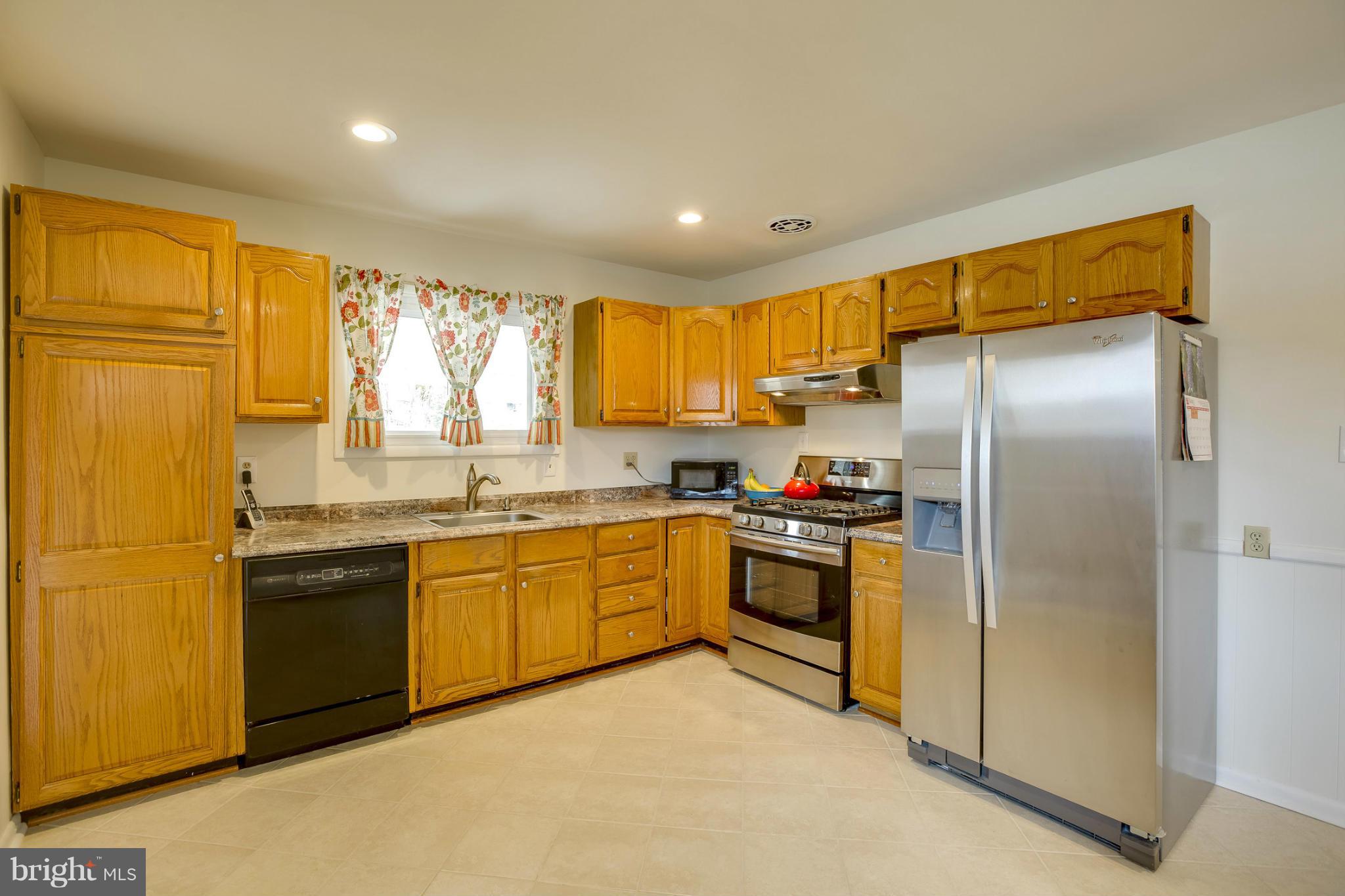 1253 Roundtop Road Odenton, MD 21113 - Photo 5 of 30 Kitchen