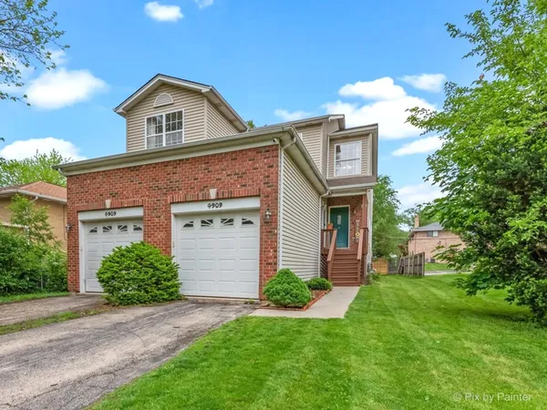 $2,895 | 4909 Spencer Avenue, Unit A, Lisle, IL 60532