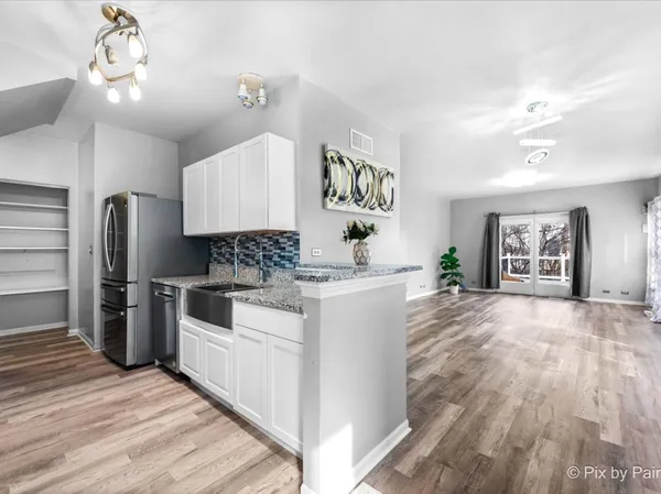 $2,895 | 4909 Spencer Avenue, Unit A, Lisle, IL 60532