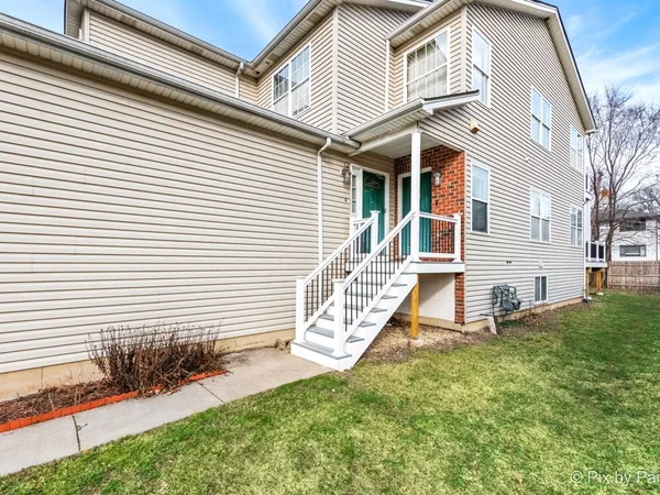 $2,895 | 4909 Spencer Avenue, Unit A, Lisle, IL 60532