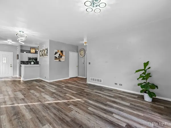 $2,895 | 4909 Spencer Avenue, Unit A, Lisle, IL 60532