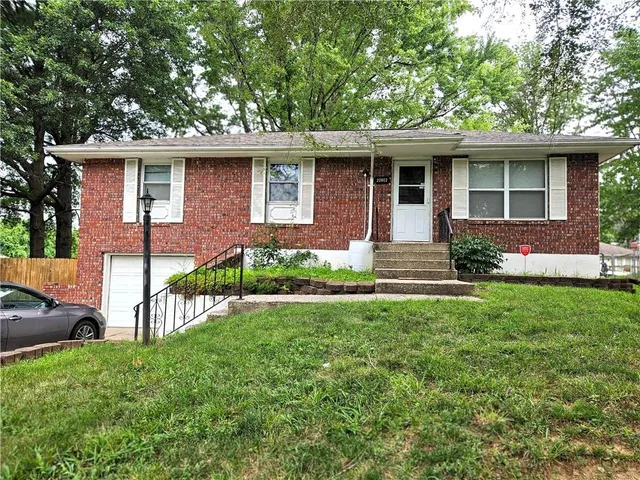 $215,000 | 20802 East 13th Terrace North, Independence, MO 64057