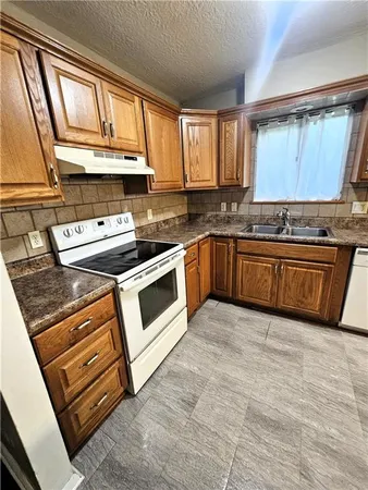 $210,000 | 20802 East 13th Terrace North, Independence, MO 64057