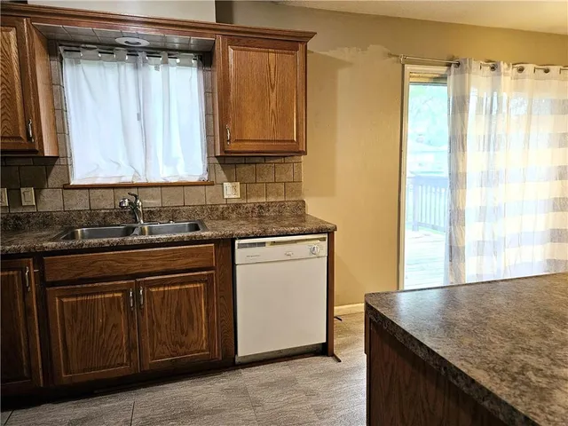 $215,000 | 20802 East 13th Terrace North, Independence, MO 64057